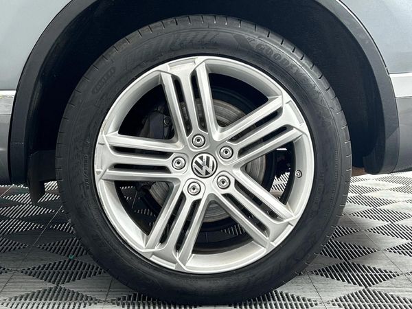 2015-Volkswagen-Touareg-GP-30-V6-TDI-Luxury-Auto image:6
