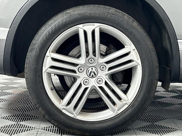2015-Volkswagen-Touareg-GP-30-V6-TDI-Luxury-Auto image:7