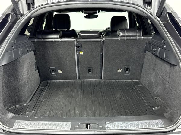 2018-Land-Rover-Range-Rover-Velar-30-D-D300 image:14