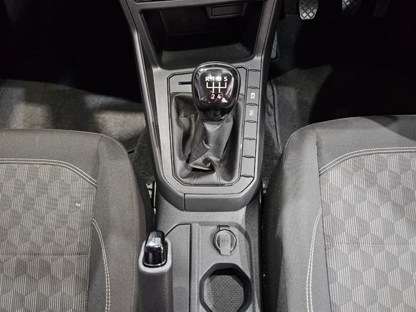 2025-Volkswagen-Polo-Classic-Polo-16 image:9