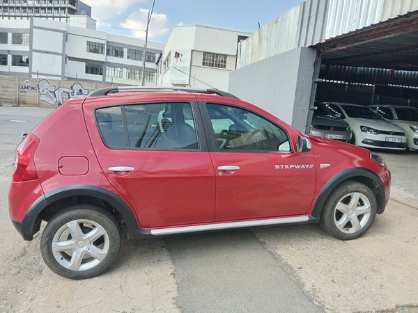 2015-Renault-Sandero-16-Stepway image:5