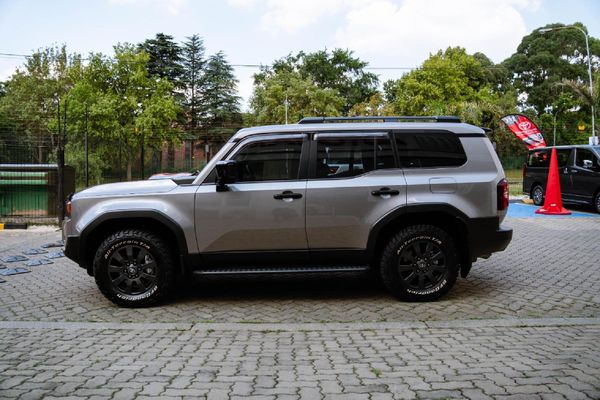2025-Toyota-Land-Cruiser-Prado-VX-R-28GD-Auto image:4