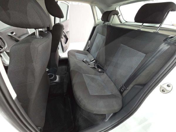 2023-Volkswagen-Polo-Vivo-16-Comfortline-Auto-5-dr image:16