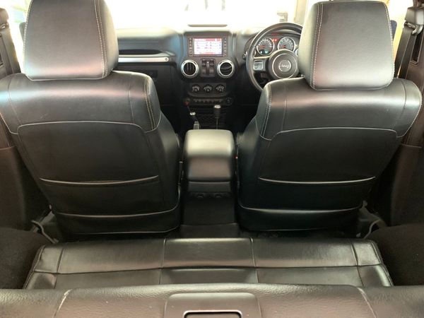 2013-Jeep-Wrangler-36-V6-Sahara-2-dr-Auto image:12