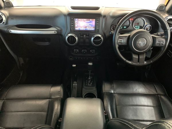2013-Jeep-Wrangler-36-V6-Sahara-2-dr-Auto image:14