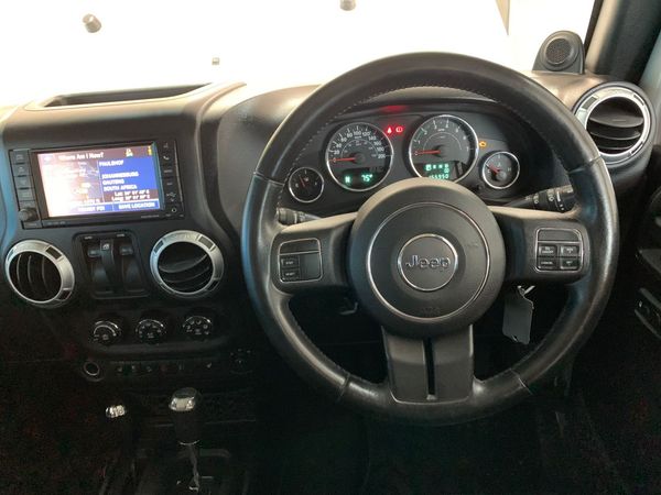 2013-Jeep-Wrangler-36-V6-Sahara-2-dr-Auto image:15