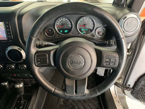 2013-Jeep-Wrangler-36-V6-Sahara-2-dr-Auto image:16
