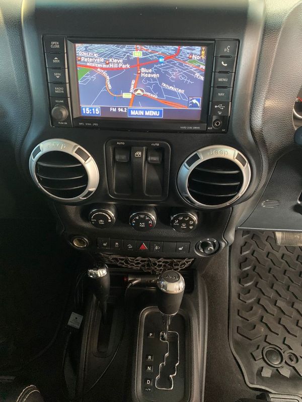 2013-Jeep-Wrangler-36-V6-Sahara-2-dr-Auto image:17