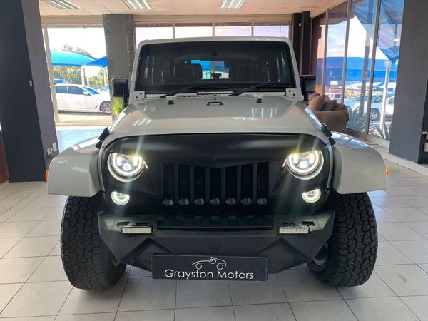 2013-Jeep-Wrangler-36-V6-Sahara-2-dr-Auto image:1