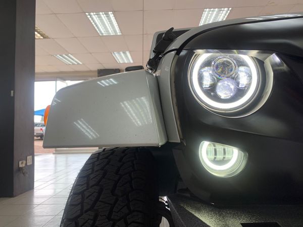 2013-Jeep-Wrangler-36-V6-Sahara-2-dr-Auto image:23