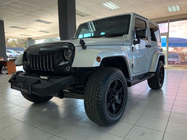 2013-Jeep-Wrangler-36-V6-Sahara-2-dr-Auto image:2