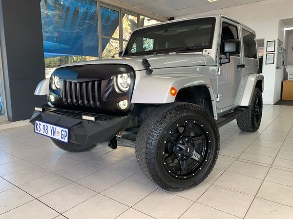 2013-Jeep-Wrangler-36-V6-Sahara-2-dr-Auto image:3