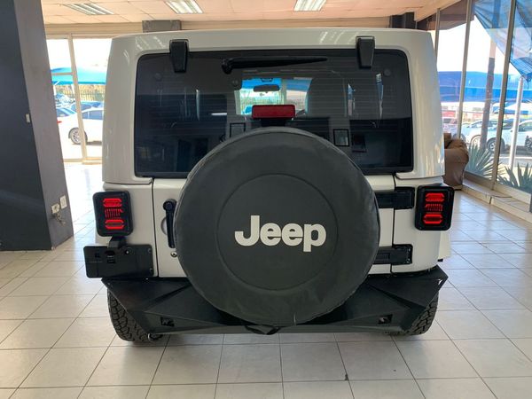 2013-Jeep-Wrangler-36-V6-Sahara-2-dr-Auto image:5