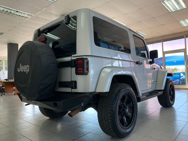 2013-Jeep-Wrangler-36-V6-Sahara-2-dr-Auto image:7