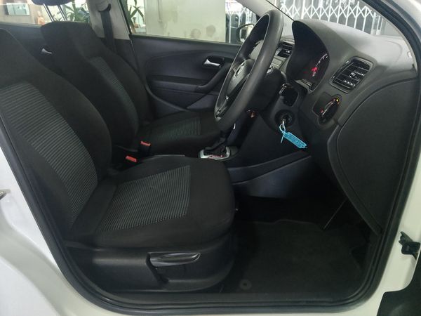 2022-Volkswagen-Polo-Vivo-16-Comfortline-Auto-5-dr image:8