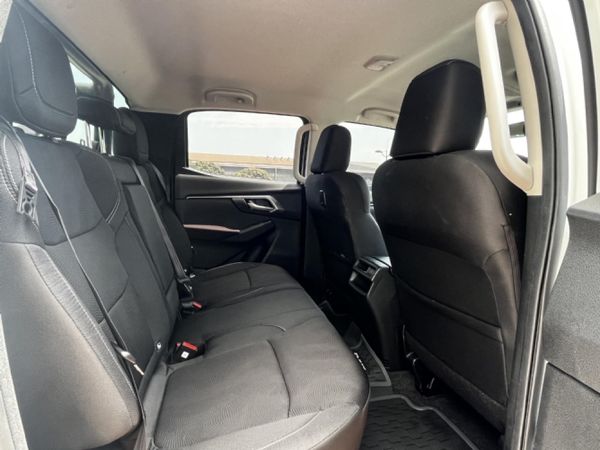 2026-Isuzu-D-Max-19-DDI-HR-LS-Auto-Double-Cab image:3