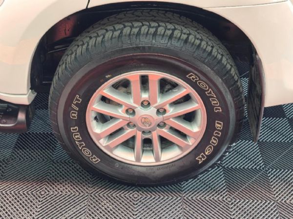 2015-Toyota-Fortuner-25-D-4D-Raised-Body image:9