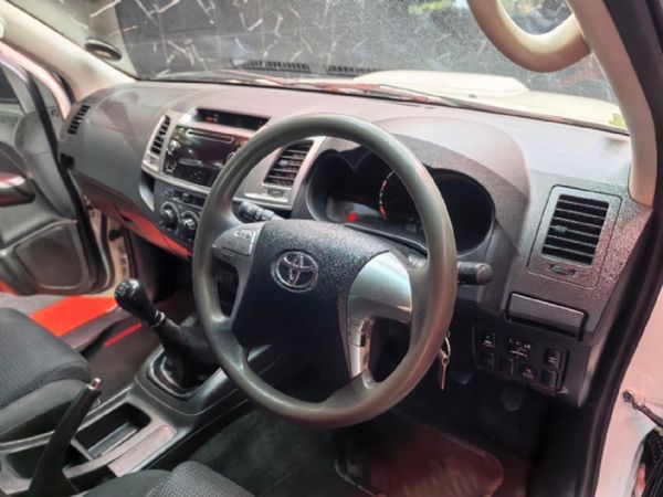 2015-Toyota-Fortuner-25-D-4D-Raised-Body image:12