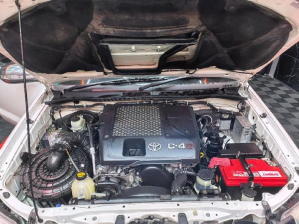 2015-Toyota-Fortuner-25-D-4D-Raised-Body image:21