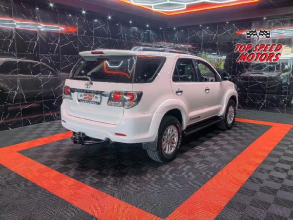 2015-Toyota-Fortuner-25-D-4D-Raised-Body image:5