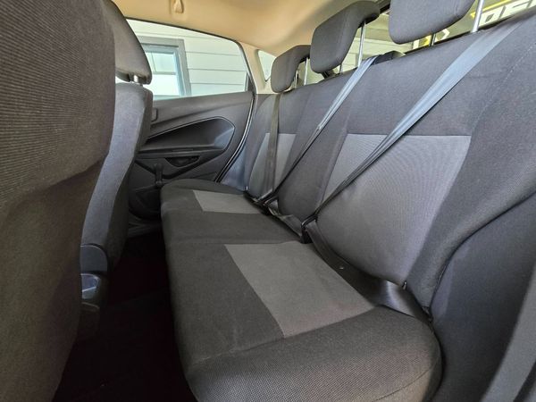 2015-Ford-Fiesta-14-Ambiente-5-dr image:9