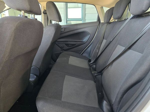 2015-Ford-Fiesta-14-Ambiente-5-dr image:10