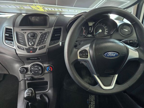 2015-Ford-Fiesta-14-Ambiente-5-dr image:12