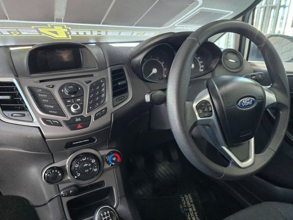 2015-Ford-Fiesta-14-Ambiente-5-dr image:13