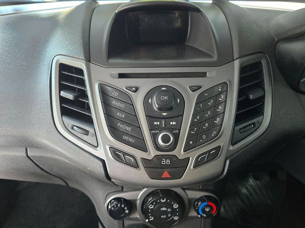 2015-Ford-Fiesta-14-Ambiente-5-dr image:14