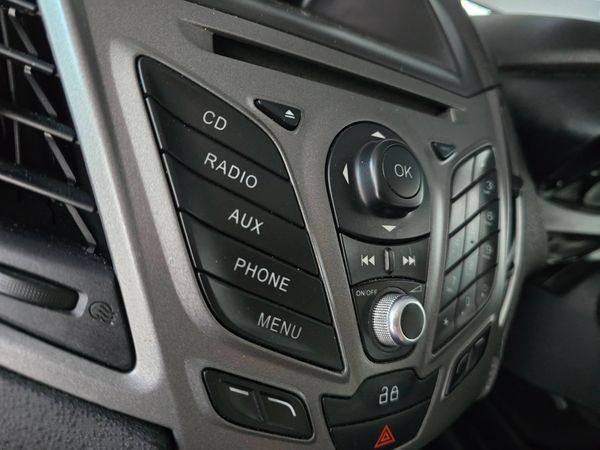 2015-Ford-Fiesta-14-Ambiente-5-dr image:15