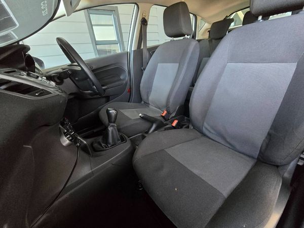 2015-Ford-Fiesta-14-Ambiente-5-dr image:16