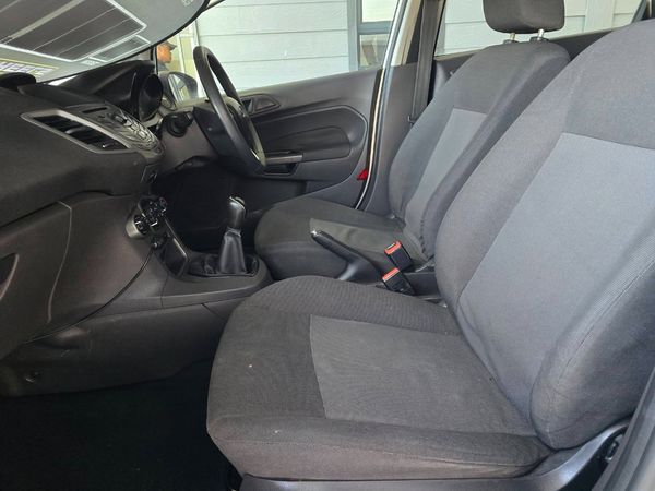 2015-Ford-Fiesta-14-Ambiente-5-dr image:17