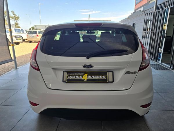 2015-Ford-Fiesta-14-Ambiente-5-dr image:6