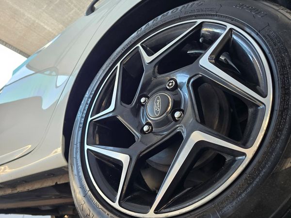 2015-Ford-Fiesta-14-Ambiente-5-dr image:8