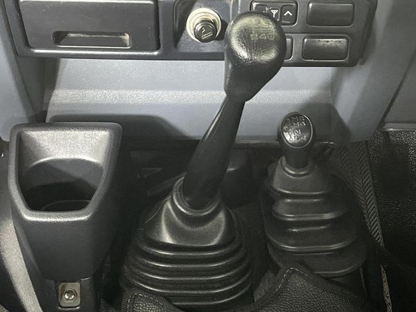 2020-Toyota-Land-Cruiser-79-45-D-Double-Cab image:10