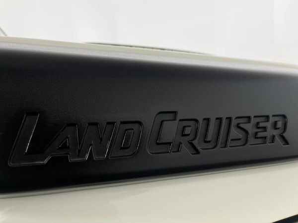 2020-Toyota-Land-Cruiser-79-45-D-Double-Cab image:11