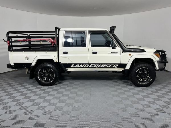 2020-Toyota-Land-Cruiser-79-45-D-Double-Cab image:15