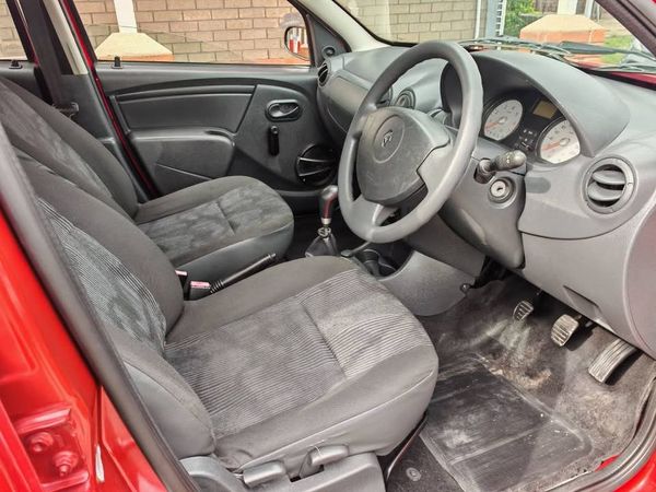 2011-Renault-Sandero-14-Ambiance image:5