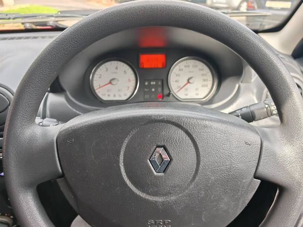 2011-Renault-Sandero-14-Ambiance image:8