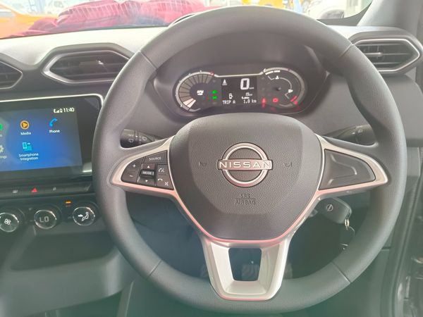 2026-Nissan-Magnite-10-Visia-MT-Touch-screen-radio-included image:10