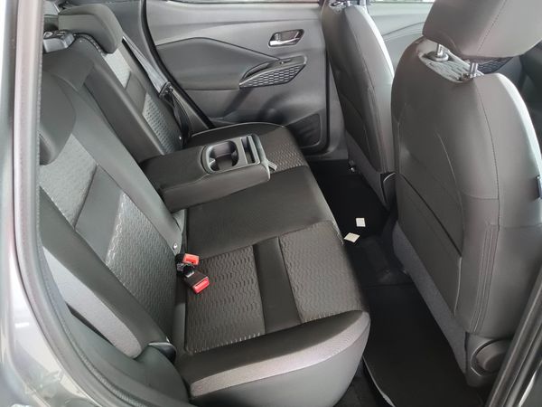 2026-Nissan-Magnite-10-Visia-MT-Touch-screen-radio-included image:6