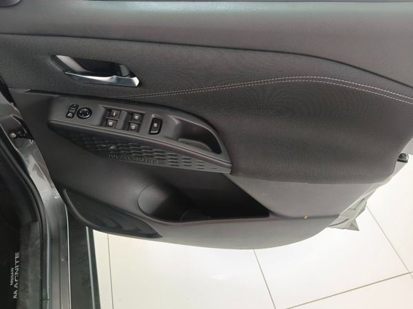 2026-Nissan-Magnite-10-Visia-MT-Touch-screen-radio-included image:7