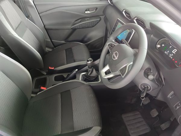 2026-Nissan-Magnite-10-Visia-MT-Touch-screen-radio-included image:8