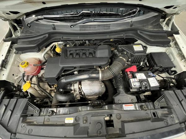 2020-Mahindra-XUV-300-15D-W6 image:9