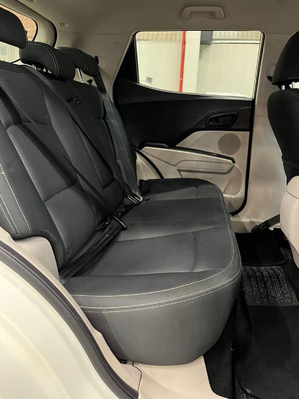 2020-Mahindra-XUV-300-15D-W6 image:12