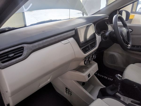 2026-Renault-Triber-10-Techno image:19