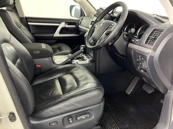 2018-Toyota-Land-Cruiser-200-45-D-V8-VX-R-Auto image:9