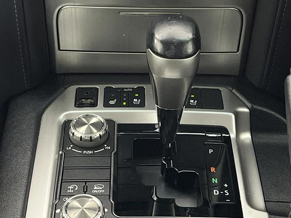 2018-Toyota-Land-Cruiser-200-45-D-V8-VX-R-Auto image:10