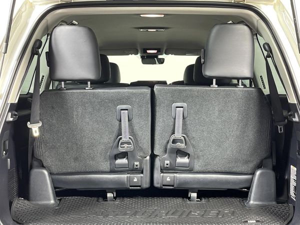 2018-Toyota-Land-Cruiser-200-45-D-V8-VX-R-Auto image:13