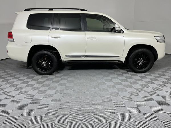 2018-Toyota-Land-Cruiser-200-45-D-V8-VX-R-Auto image:16